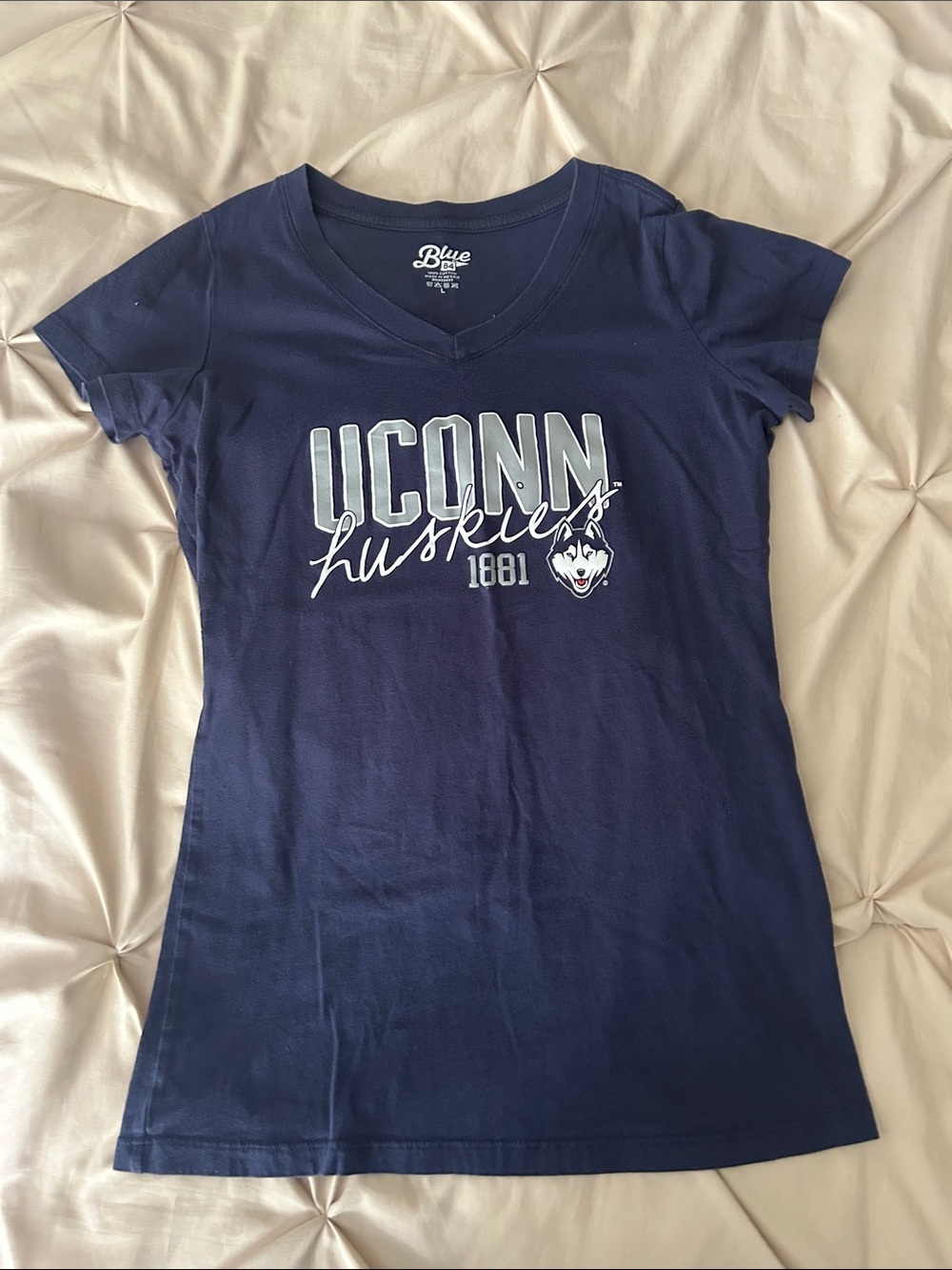 Blue 84 UConn Huskies Women’s V-Neck T-Shirt Navy Large
